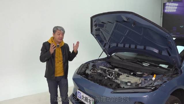 和ET7相似，前后都是豪华车应有的铝合金材质……