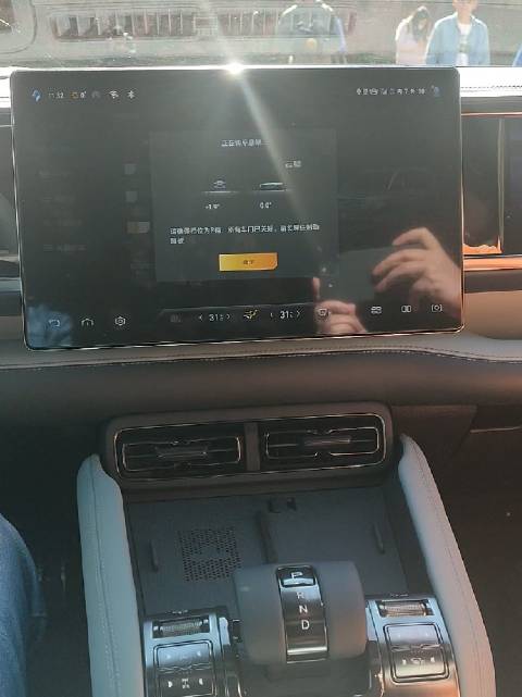 实拍比亚迪方程豹豹5露营调平功能