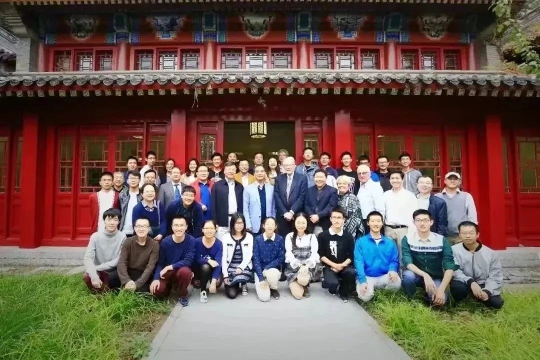 第一届北大图灵班合影,二排左一为陈思禹/图源:浙江省杭州第二中学微信公众号