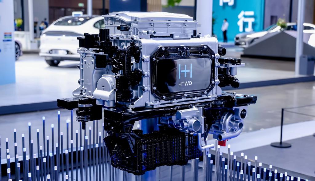在2023世界新能源汽車大會技術展區，車企展示的一款氫燃料電池系統。新華社記者夏天 攝