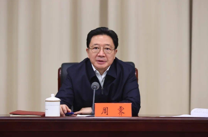 金融小子44亿买首富命根子，三步截胡两大巨头，影院帝国换新主