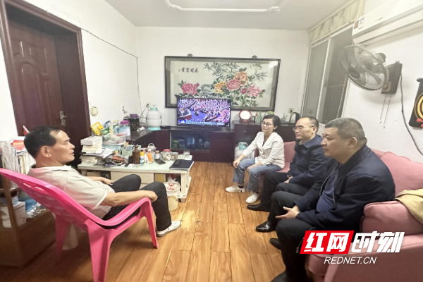 街道多轮逐户走访,与住户代表沟通