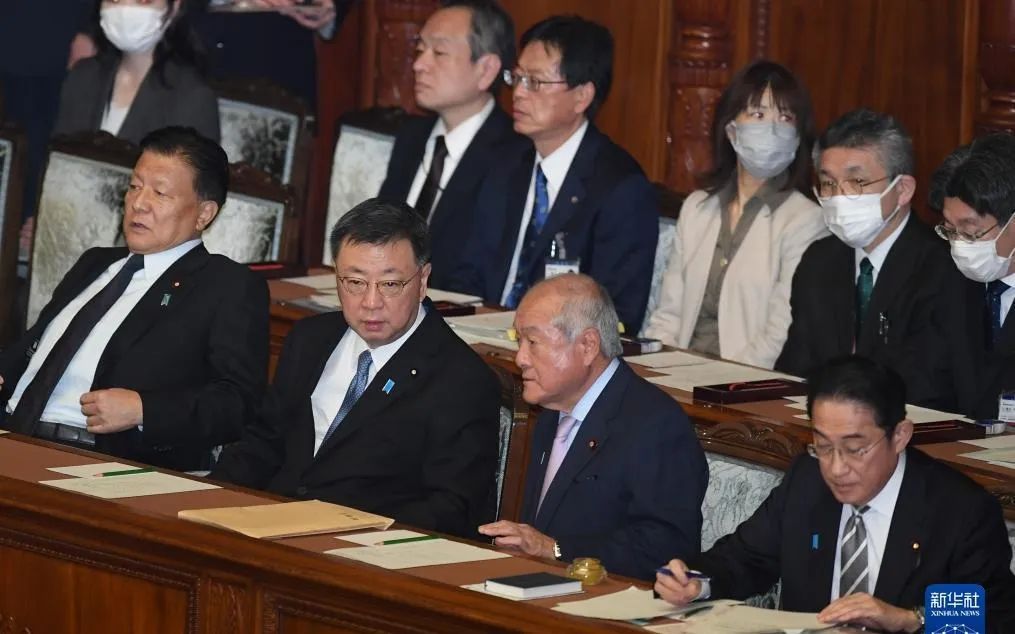 “黑金政治”丑闻,让日本内阁“安倍派”被“连锅端”