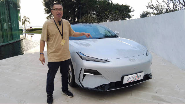 吉利银河E8外形好看 超大屏幕沉浸式玩游戏 上路驾驶感觉如何？