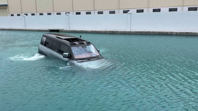 特斯拉Cybertruck，加个模组包就能变成船了？