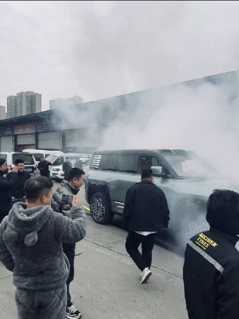 国产新能源，真的是把日系秒成渣！这次拔河的主角，是仰望U8！