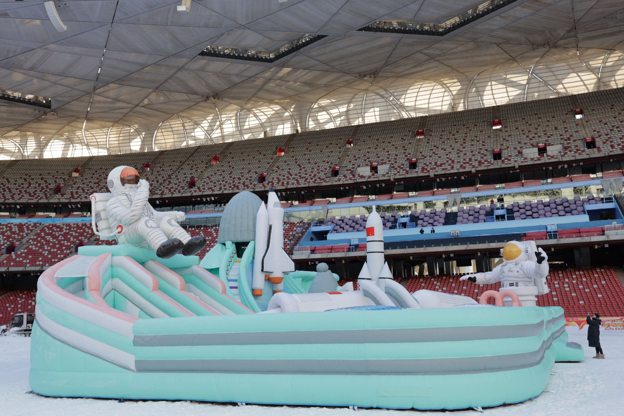 12月20日，國家球場（鳥巢）中的遊樂設施。新京報記者 王子誠 攝