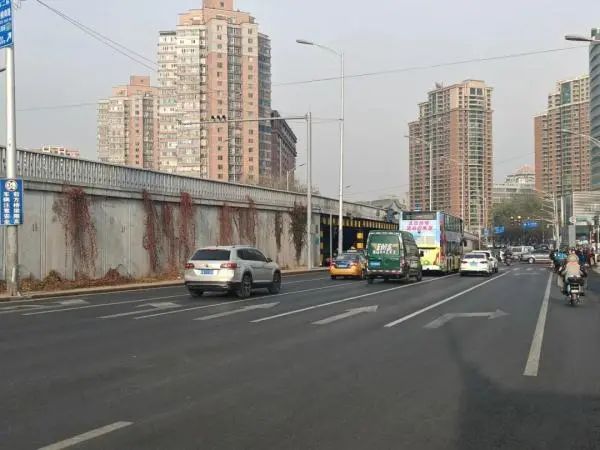 改造后十里河桥区辅路南向北
