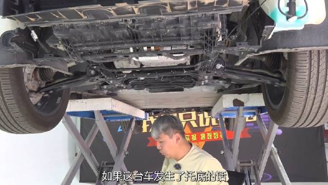 这辆极氪X的底盘和之前拆过的Smart精灵1号几乎一模一样……