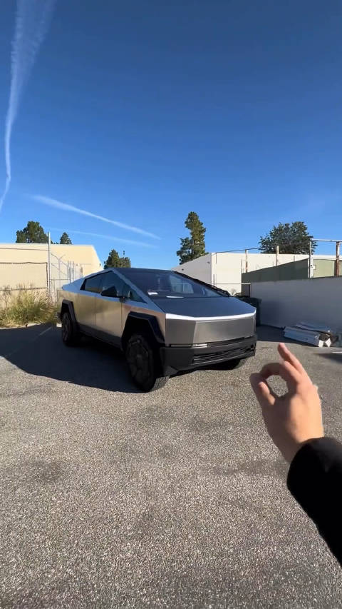 沉浸式体验特斯拉Cyber truck，你们觉得怎么样呢？