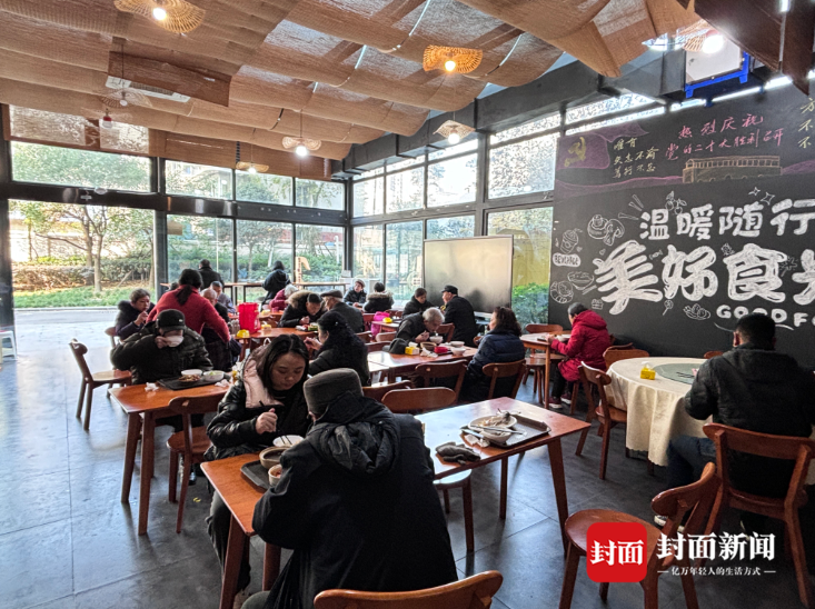 老马路社区食堂有不少人就餐