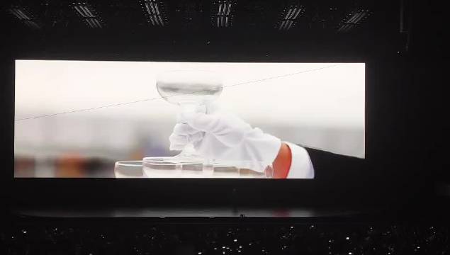 来感受一下蔚来 ET9 “天行底盘”的稳……