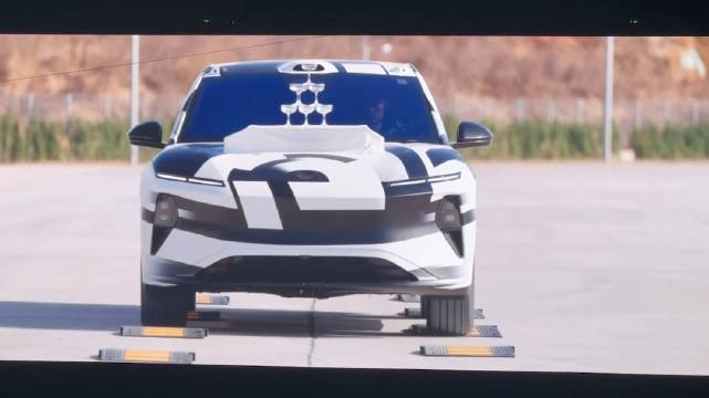 蔚来天行主动液压悬架测试视频，就一个字：稳