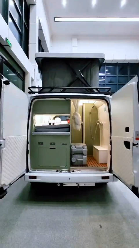 我其实持续关注了挺久这类vanlife概念改装的小房车