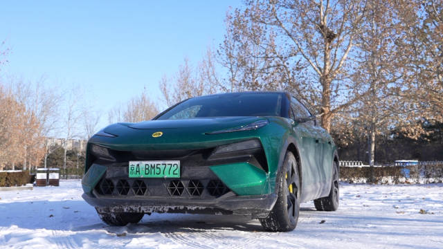 瑞雪兆丰年，雪天开一辆四驱车，能给你最大的安全保障……