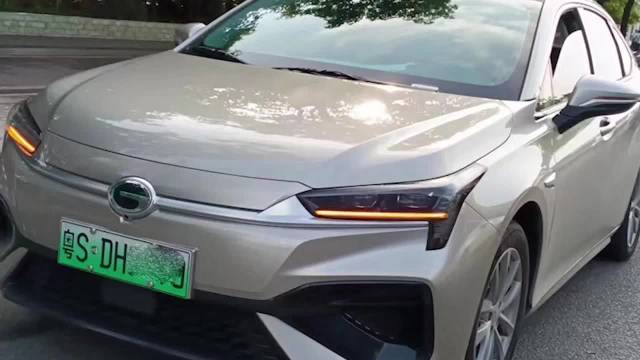 东莞一网约车司机投诉4S店未履行办运营证承诺，回应正在办理