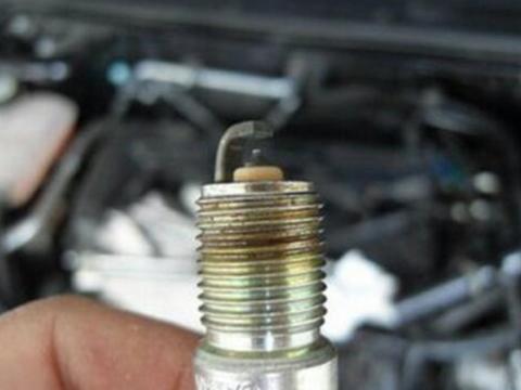 怎么判断火花塞该换了呢？教你几个小技巧