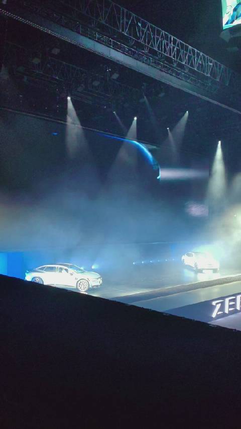 这车，也是自己开上来的！