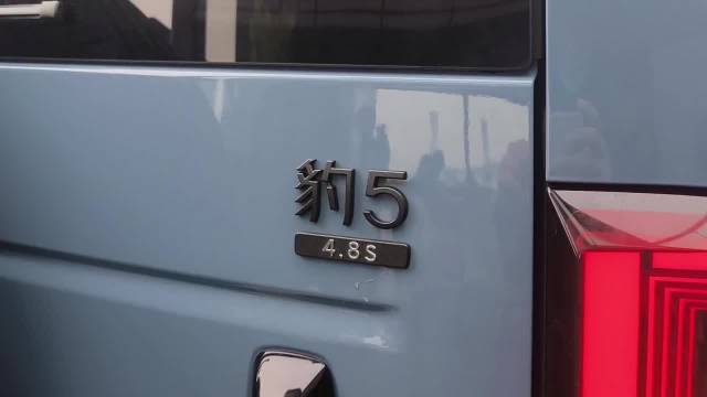 方程豹豹5:上坡蠕行功能，下坡陡坡缓降，交叉轴打开电子差速锁……