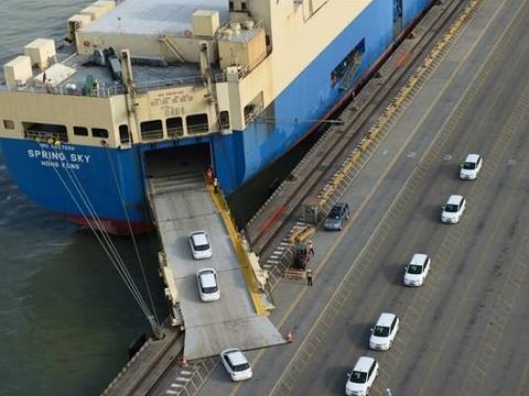 从跟跑到领跑，中国车企开启出海“障碍赛”