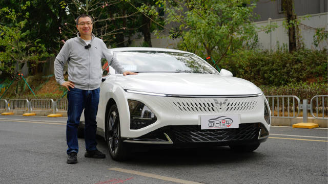 油耗与秦PLUS相当 空间更充裕 车机交互更前卫 五菱星光试驾