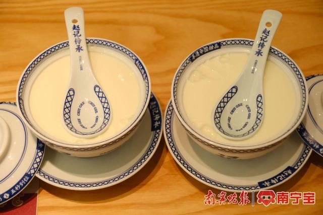 用水牛乳做的姜撞奶 记者 宋延康 摄