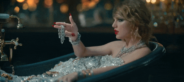 (图/《Look What You Made Me Do》MV)