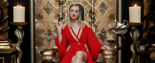 (图/《Look What You Made Me Do》MV)