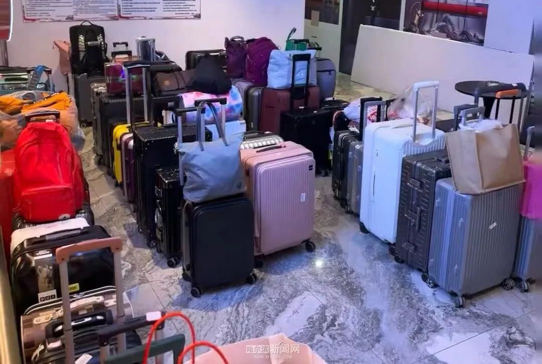 哈尔滨的洗浴中心目前经常出现大片旅行箱,有游客下飞机就直奔浴池 (哈尔滨新闻网)