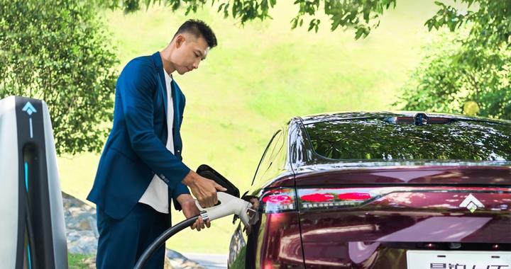 不卷价格卷诚意，昊铂新老车主终身免费充电