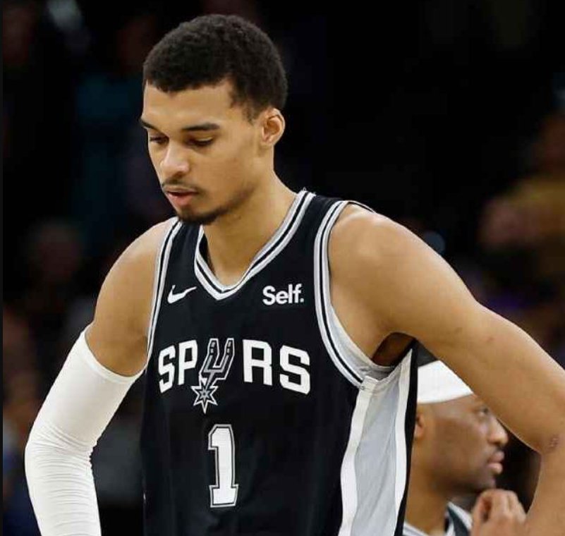 文班亚马新纪录之夜 空中接力暴扣引爆全场马刺险胜开拓者