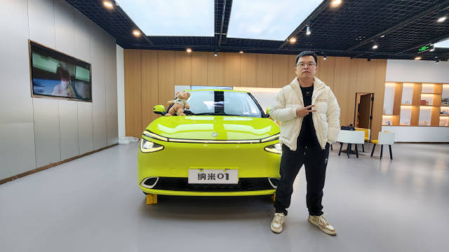 7.48万起小型车！探店纳米01，活力十足内饰精美，续航430KM带L2
