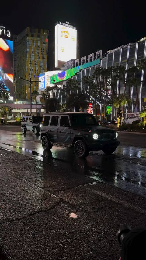 奔驰EQG的坦克掉头，如果换成一排仰望U8呢