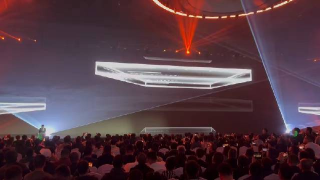 荣耀赵明从真保时捷汽车走出来一刹那……