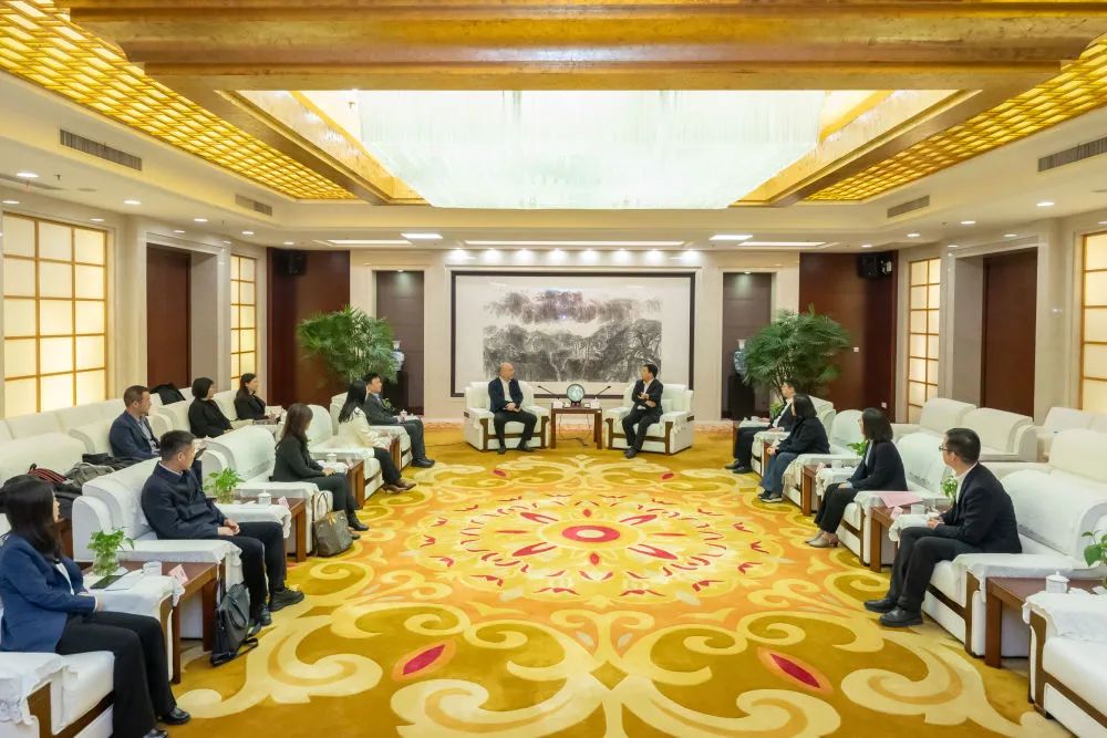 太仓市委书记汪香元与新华社江苏分社社长刘亢、新华社新闻信息中心主任王磊一行座谈交流