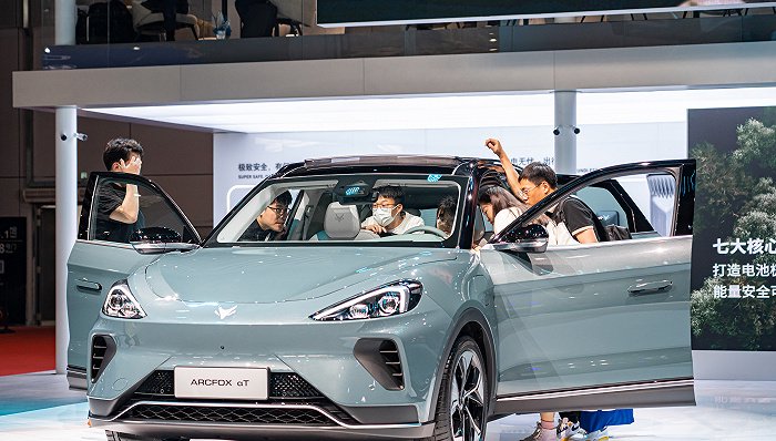 北汽蓝谷预计2023年亏损超50亿元，首款华为智选车将亮相北京车展