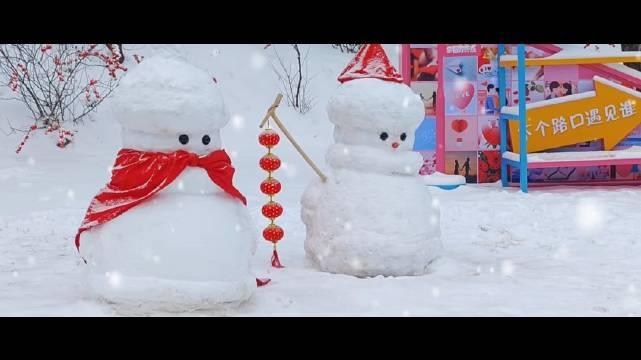 西安秦岭下雪了，打雪仗堆雪人才是最快乐的事