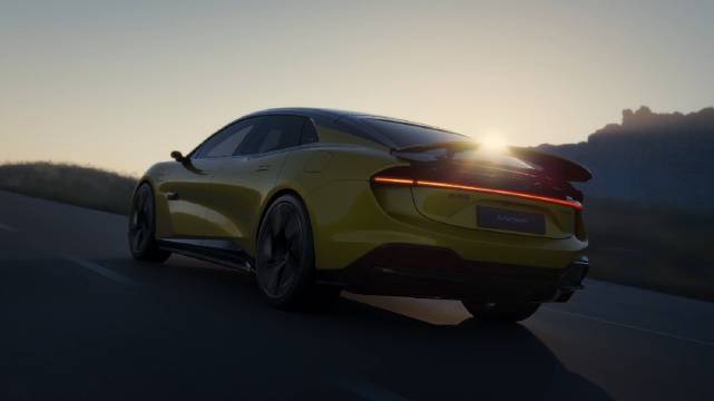 以生产轻量化跑车而闻名路特斯……