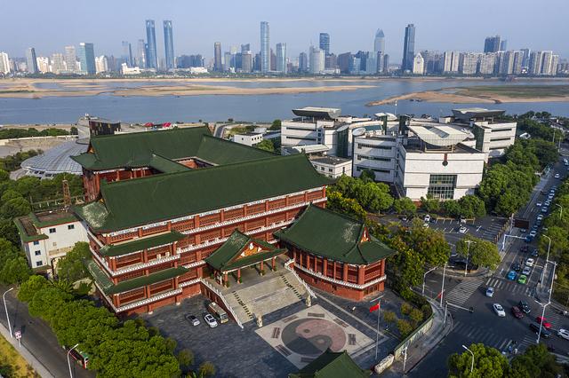 南昌市图书馆。视觉中国 图