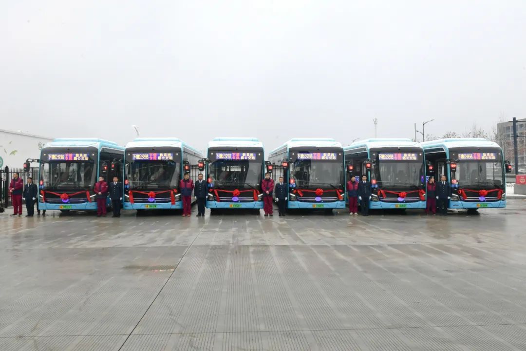 1月20日上午,合肥市首批氢能公交在长丰县下塘镇正式上线运营。合肥日报全媒体记者 杨凤炆 摄