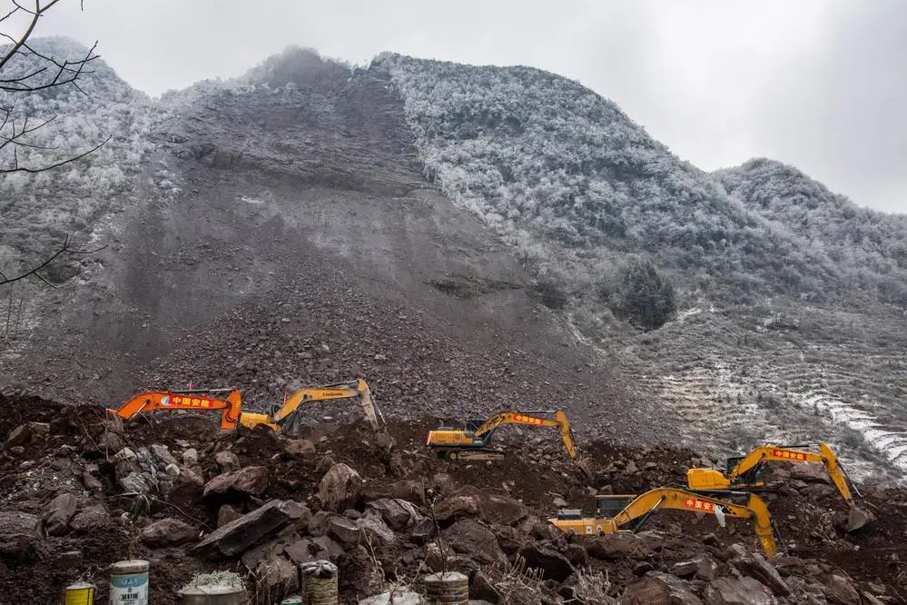 世界上著名的山体滑坡 e310-73026f14cc51e1324bc5daba912f210b.jpg