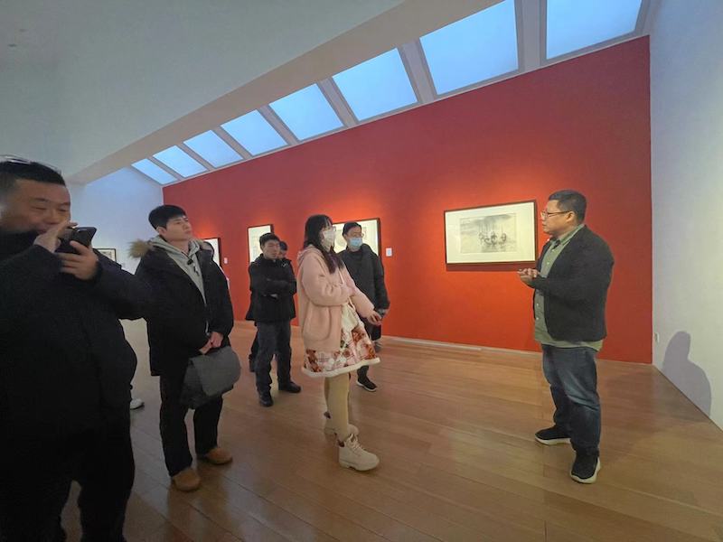 北京画院美术馆馆长薛良导览现场