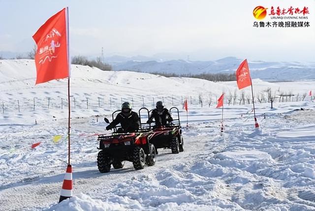 1月3日,在米东区天山村山野ATV雪地摩托车娱乐体验中心,教练正在测试车辆性能。资料图片