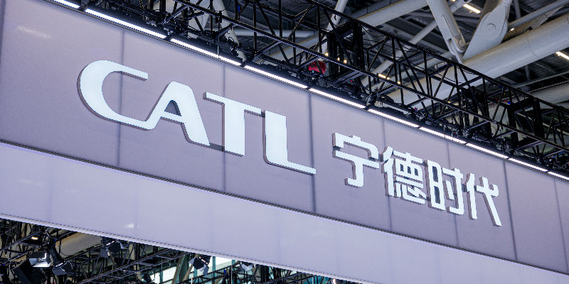 净利润超400亿元 宁德时代成2023年新能源最大赢家 同期市值却蒸发5000亿元