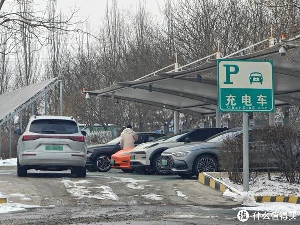 开启“割韭菜模式”了？服务区充电桩2.98元/度