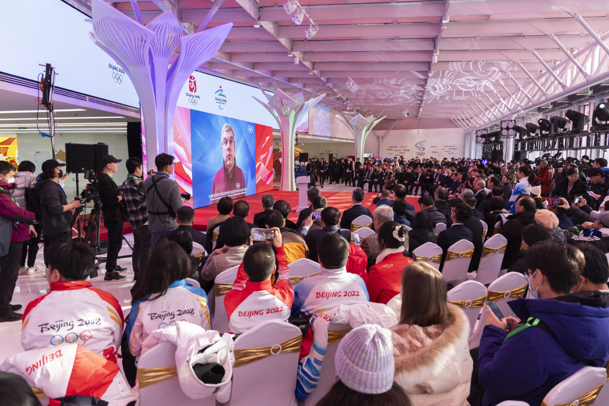 2月3日，北京奧運博物館開館儀式上，國際奧委會主席巴赫發來影片致辭表示祝賀。  新京報記者 陶冉 攝