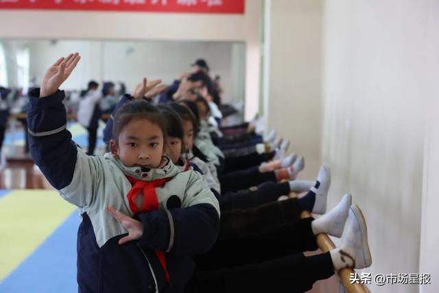 (明光实验小学京剧课)