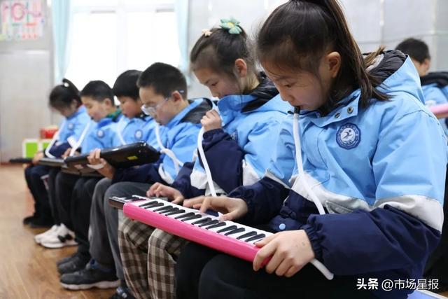(安庆月形小学口风琴课)