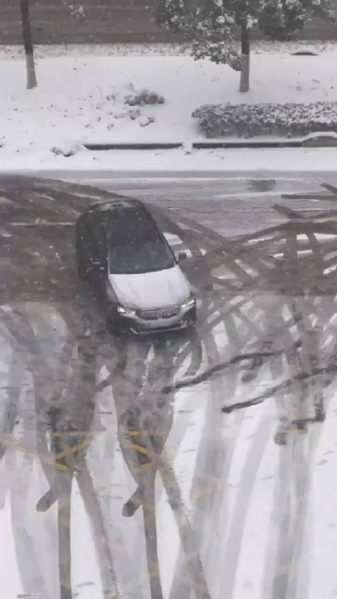蔚来这暴雪中的操作，让宝马情何以堪！