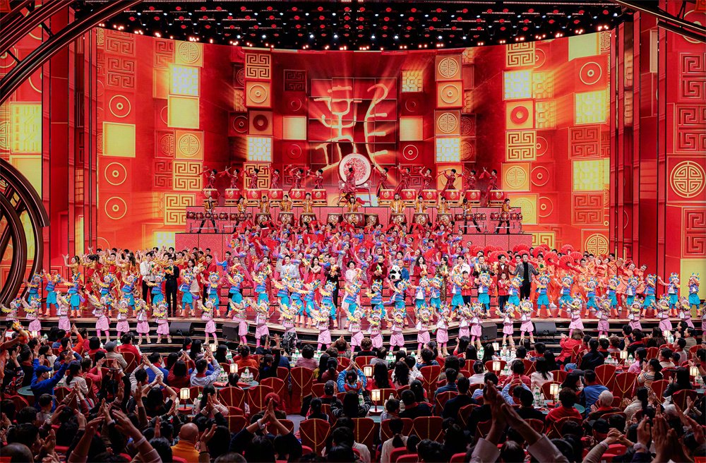 天花板装镜子什么梗浴室装把手